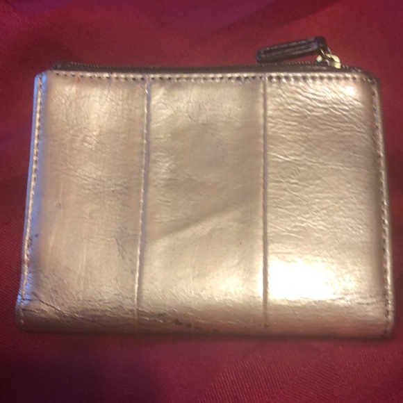 PreOwned - Coach Wallet - snaps and zipper work -7 credit cards slots-5 pockets - Picture 2 of 16